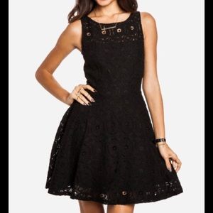 BB DAKOTA GORGEOUS LITTLE BLACK LACE DRESS SIZE 6